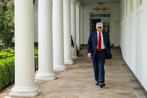 Рейтинг Трампа впав до нового мінімуму